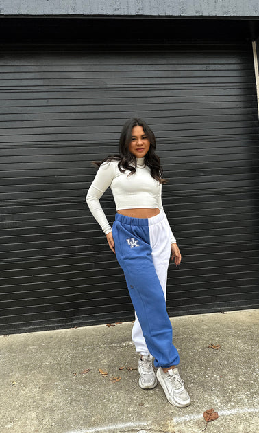 Blue hot sale sweatpants outfit