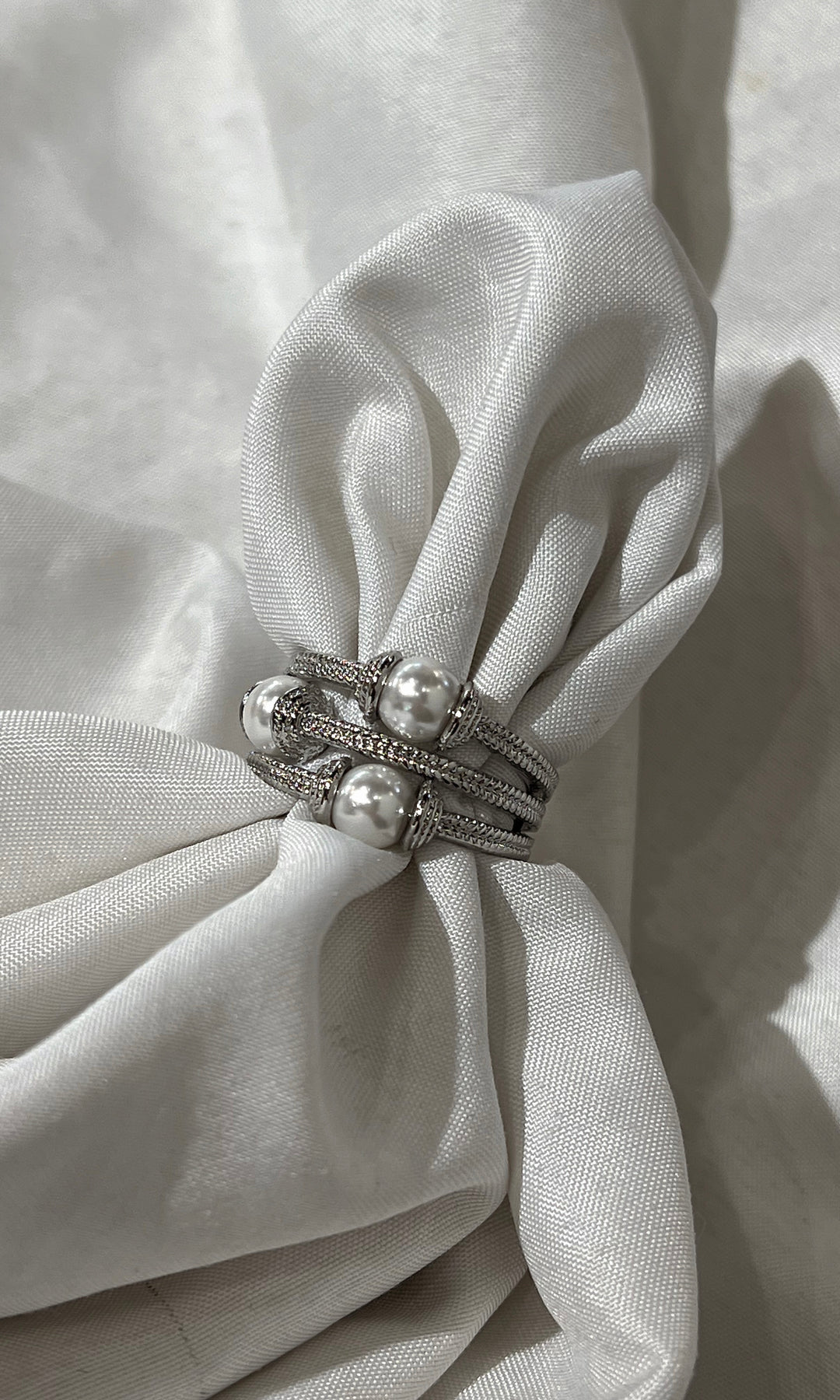 False Confidence Ring