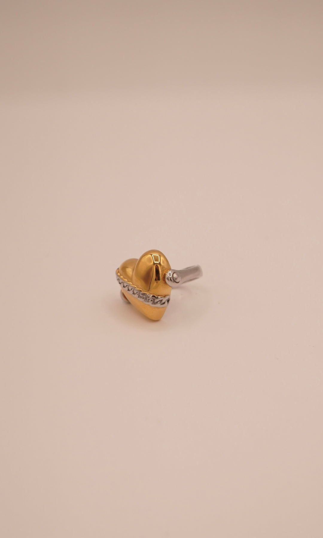 Swanky Ring