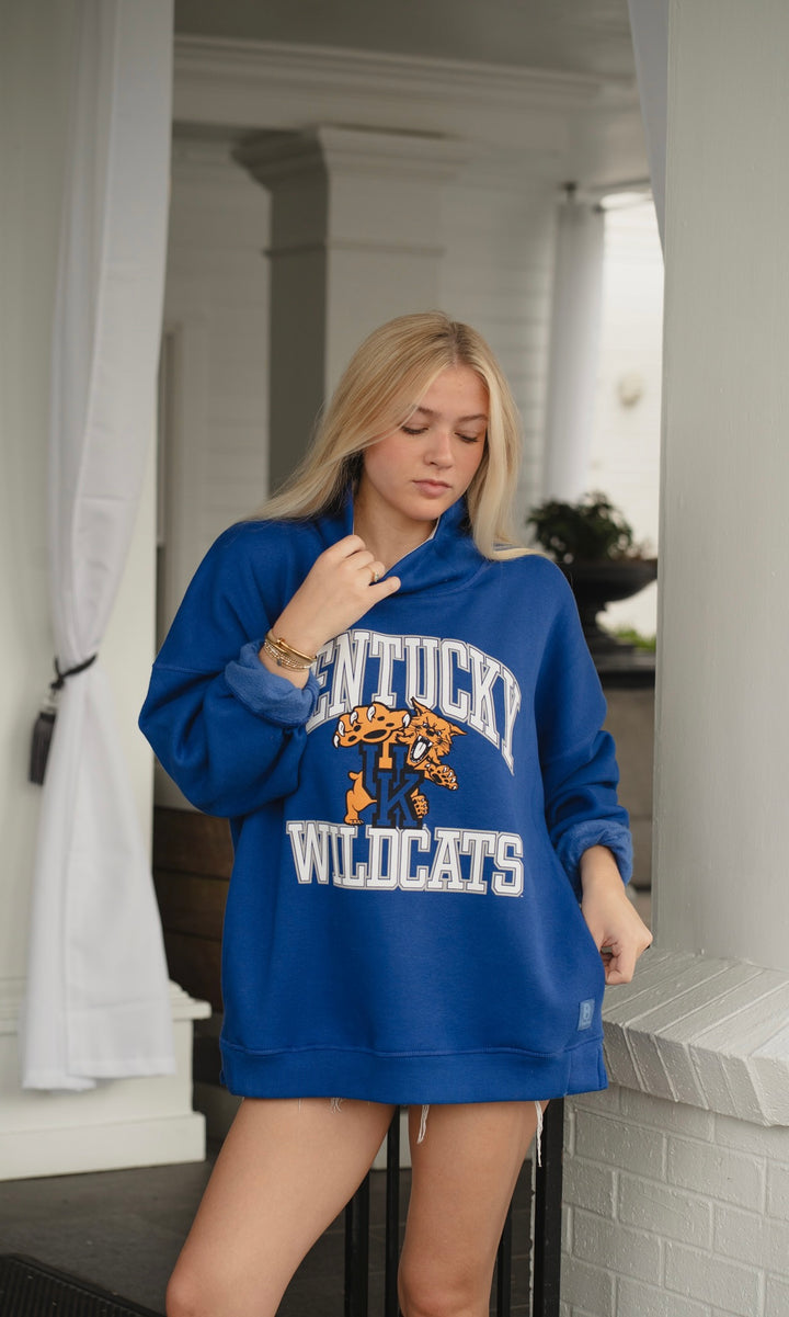 Alma Mater Mockneck