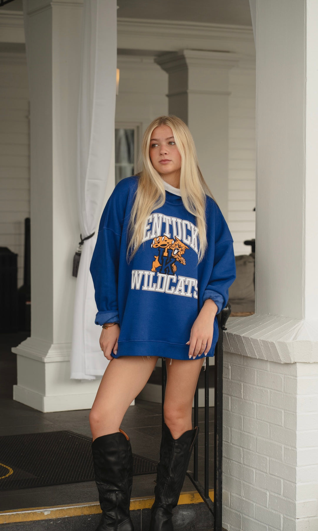 Alma Mater Mockneck