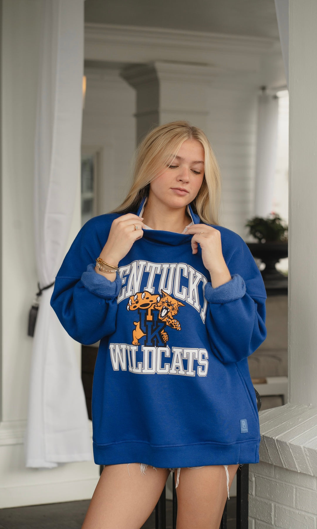 Alma Mater Mockneck