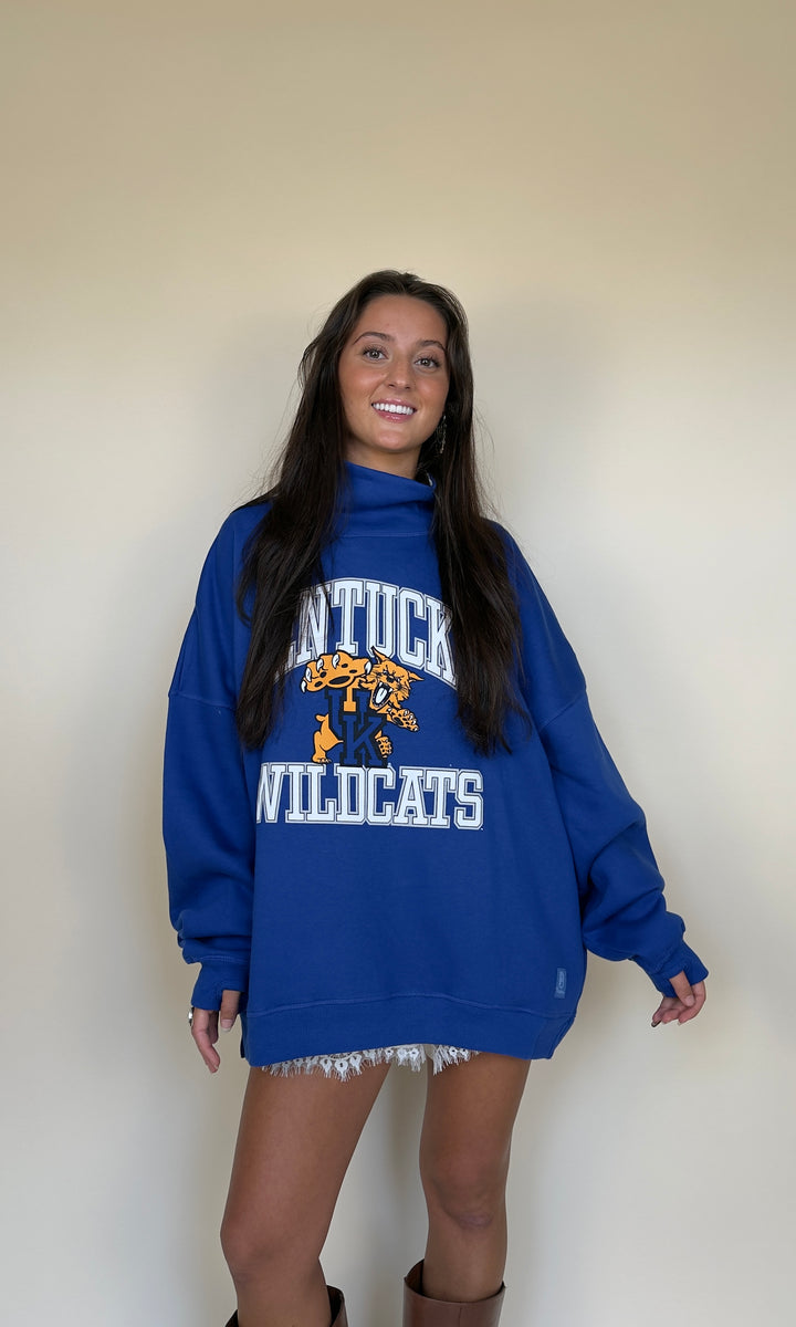 Alma Mater Mockneck