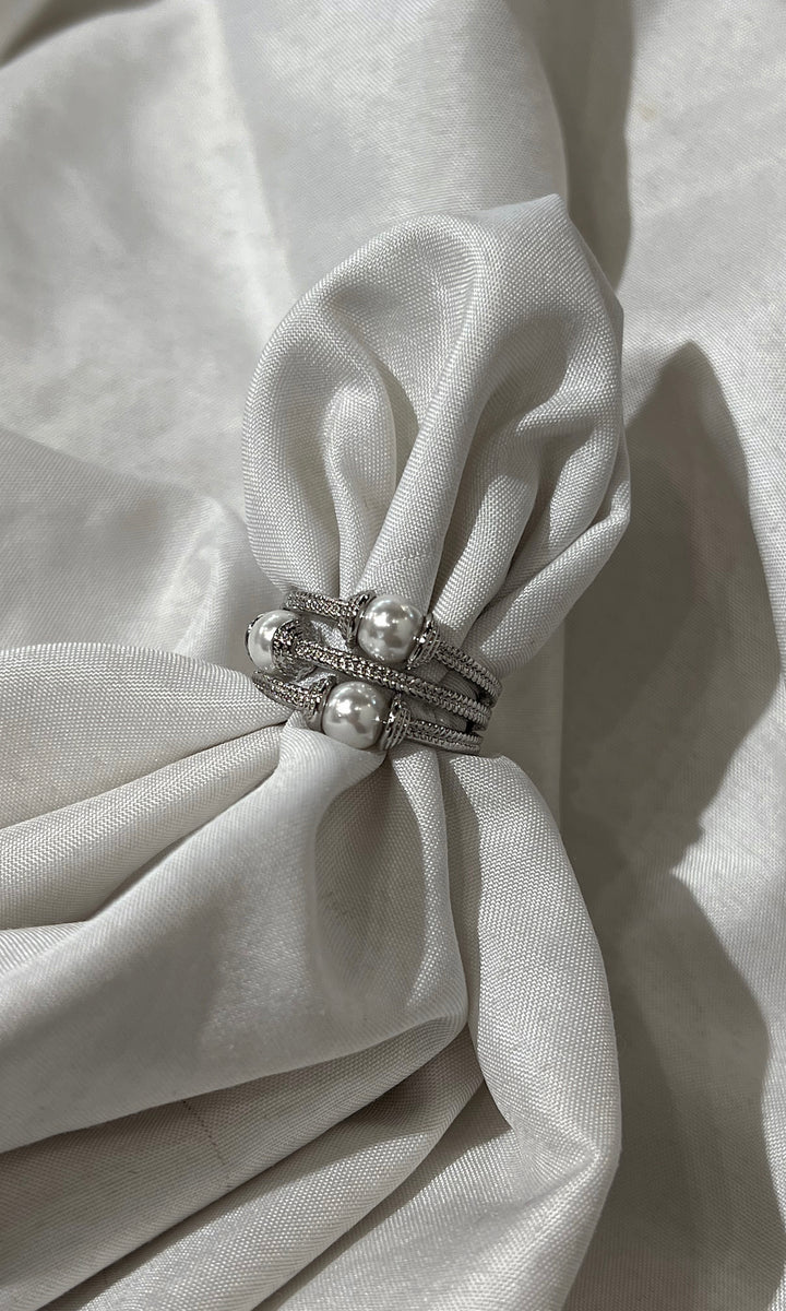 False Confidence Ring