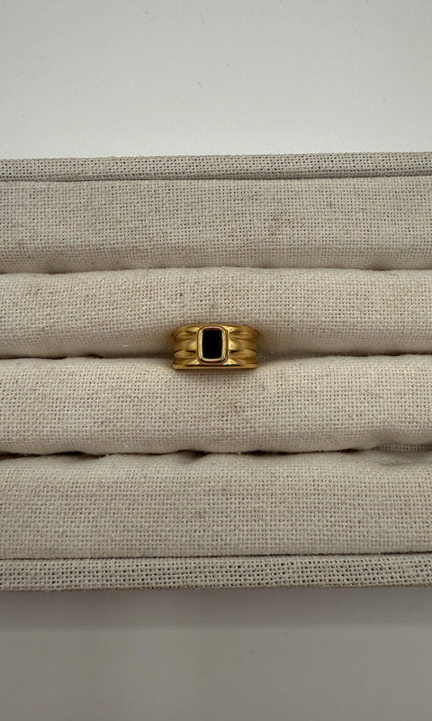 Suzie Ring