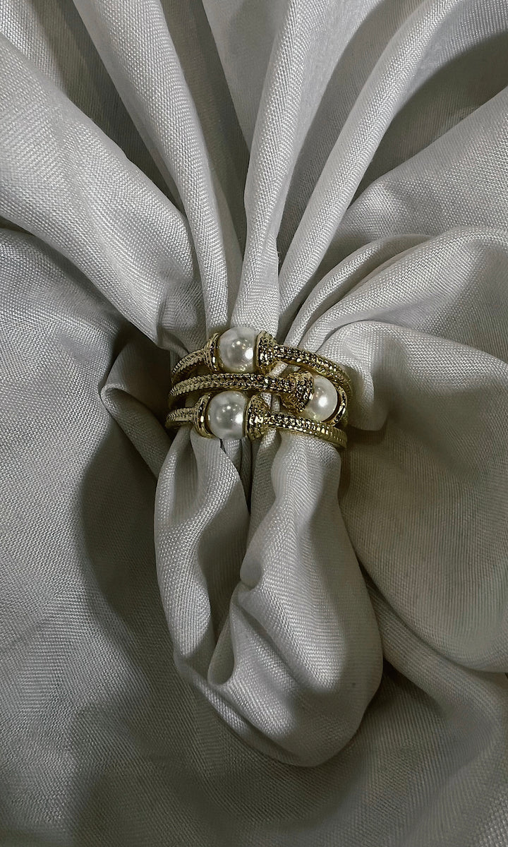 False Confidence Ring