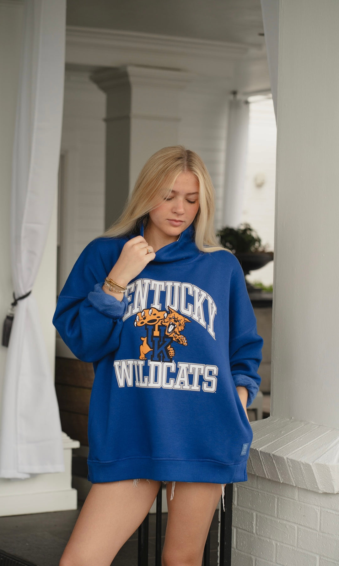 Alma Mater Mockneck